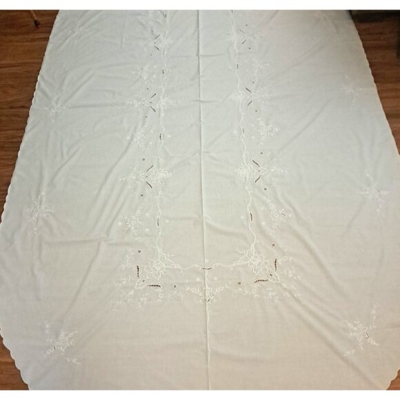 Embroidered Tablecloth White On White Cut Out Extra Long DIY Crafts 117x63 READ - Picture 2 of 7